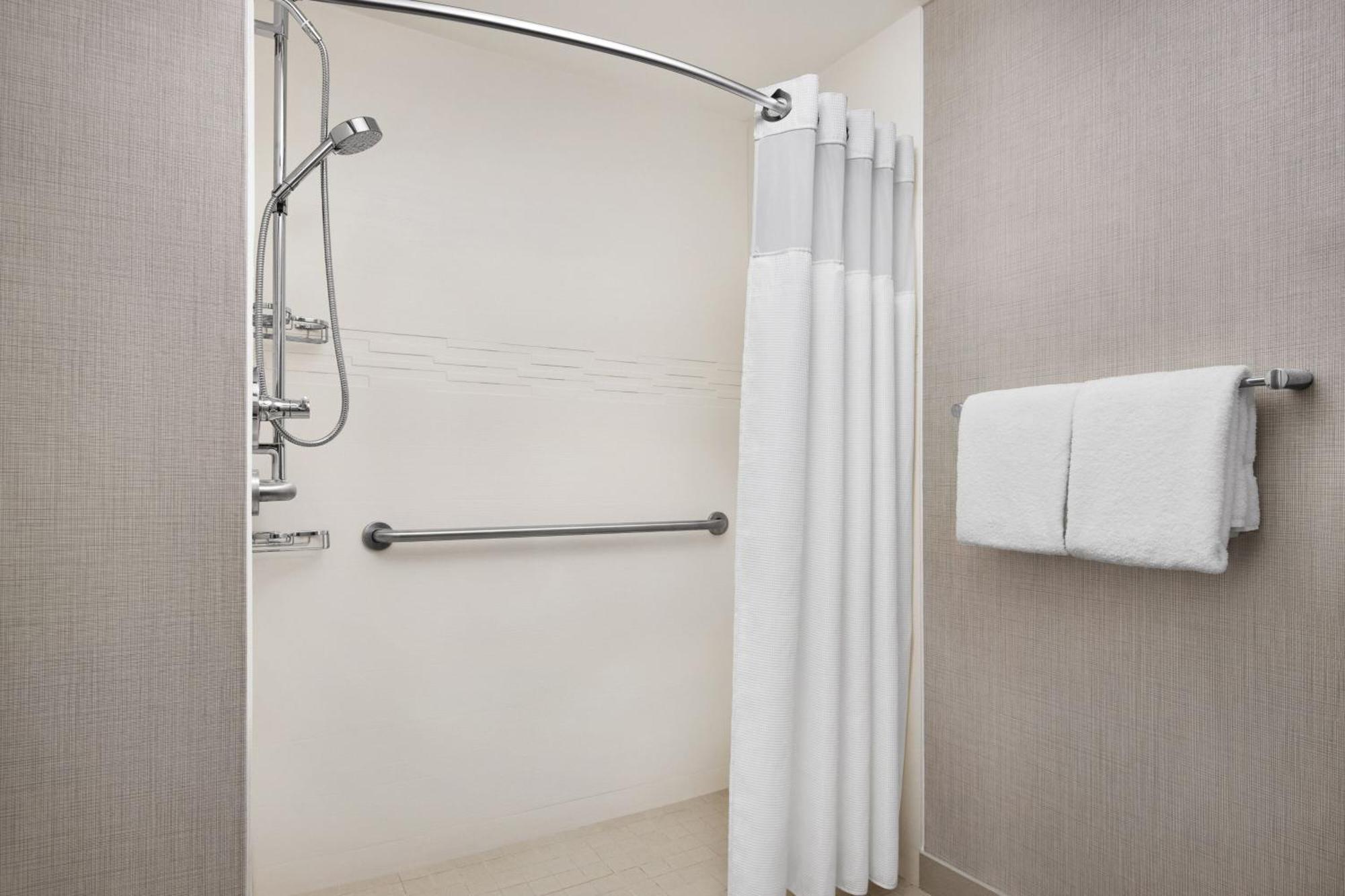 Hotel By Marriott Philadelphia 3*