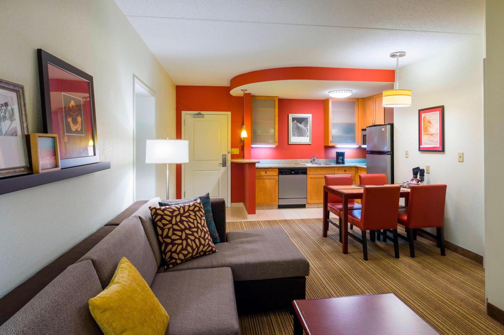 By Marriott Philadelphia Hotel 3*